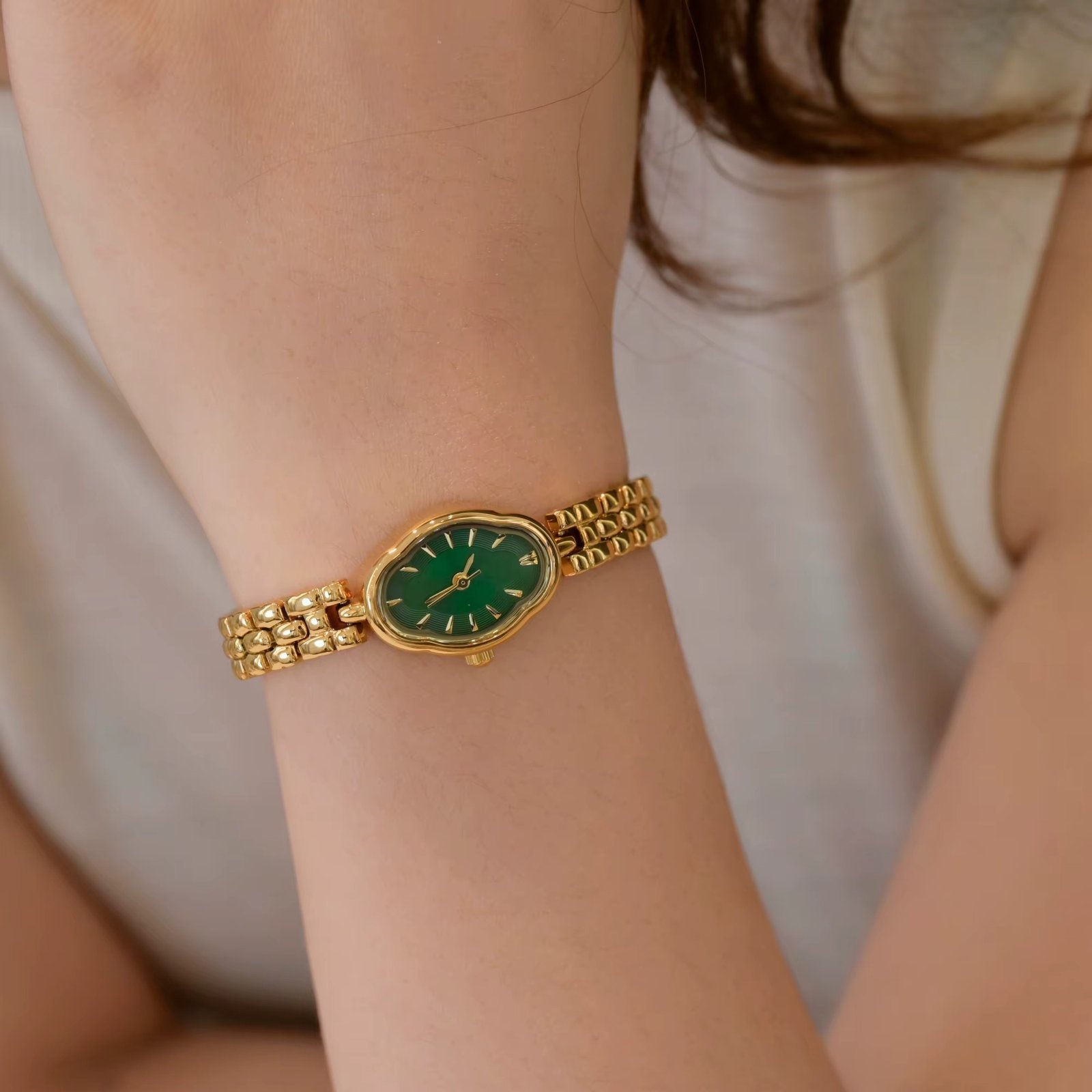 Minimalist Vintage Gold-Plated Women's Watch: Japanese Quartz Movement, Minimalist Luxury & Elegant Ladies' Style