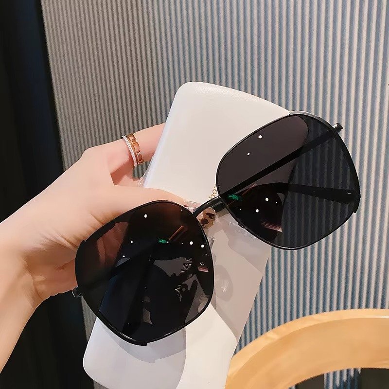 Outdoor Sunglasses Retro Metal Frame Sunglasses for Women Square Luxury Big Sunglasses 2025 UV Protection Shades for Women