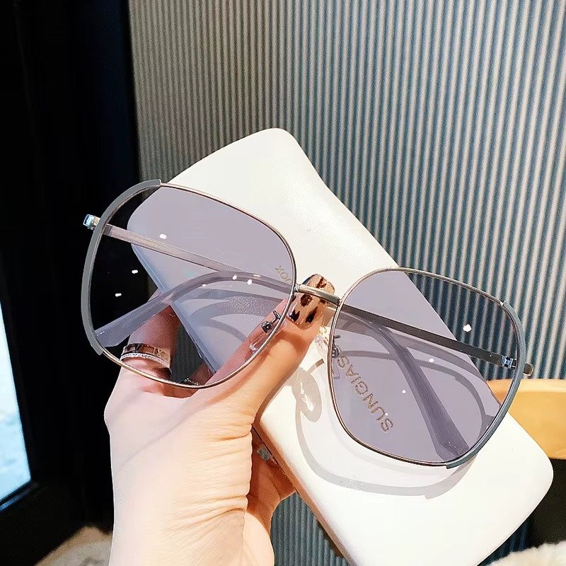 Outdoor Sunglasses Retro Metal Frame Sunglasses for Women Square Luxury Big Sunglasses 2025 UV Protection Shades for Women