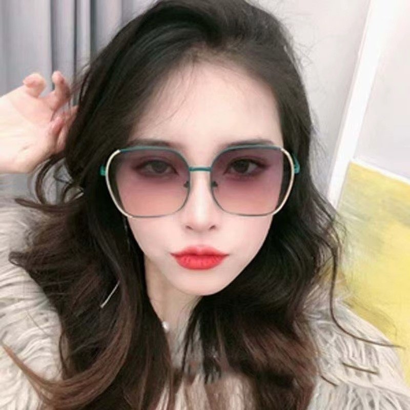 Outdoor Sunglasses Retro Metal Frame Sunglasses for Women Square Luxury Big Sunglasses 2025 UV Protection Shades for Women