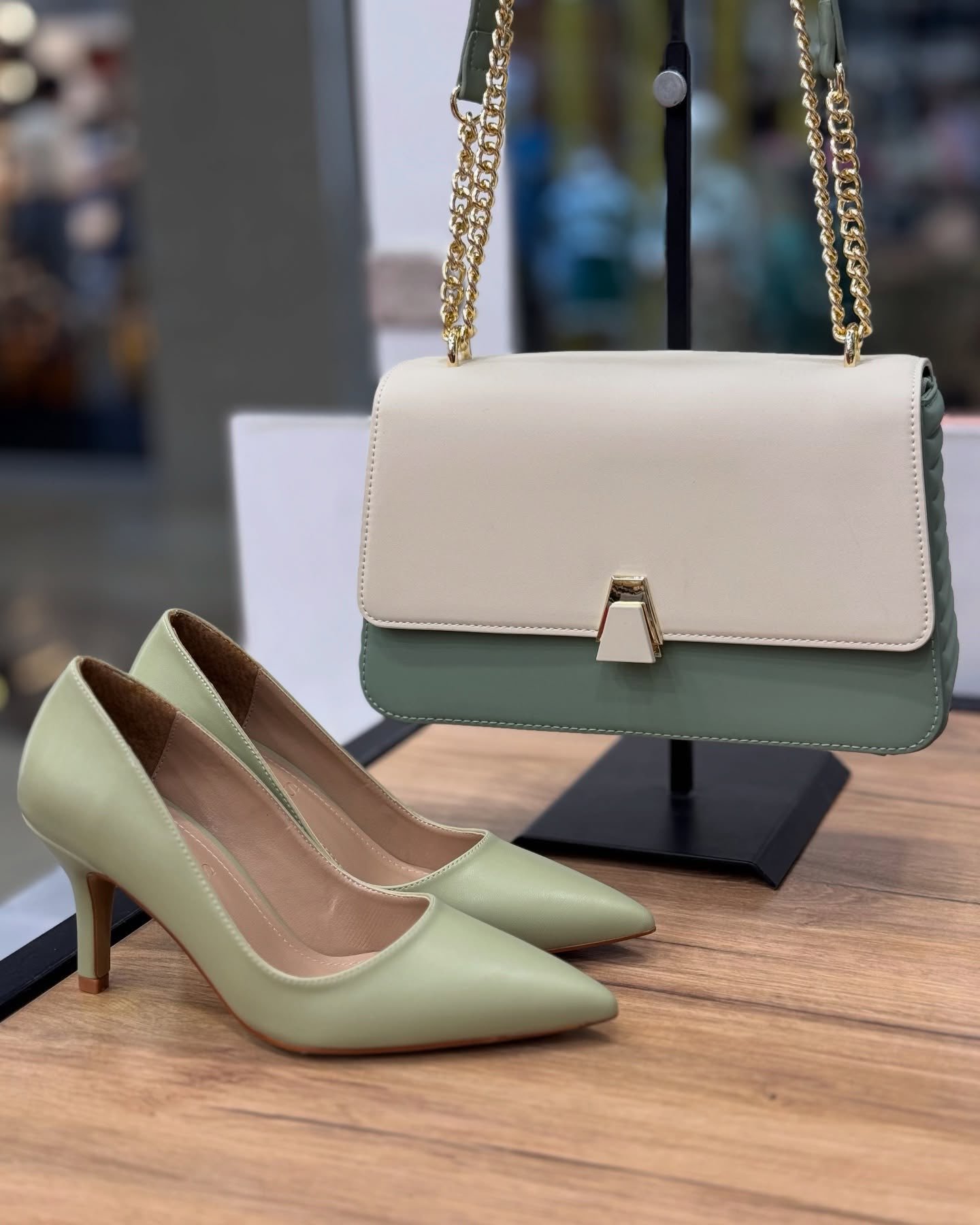 New Arrival! Now available in a brand-new colourway.