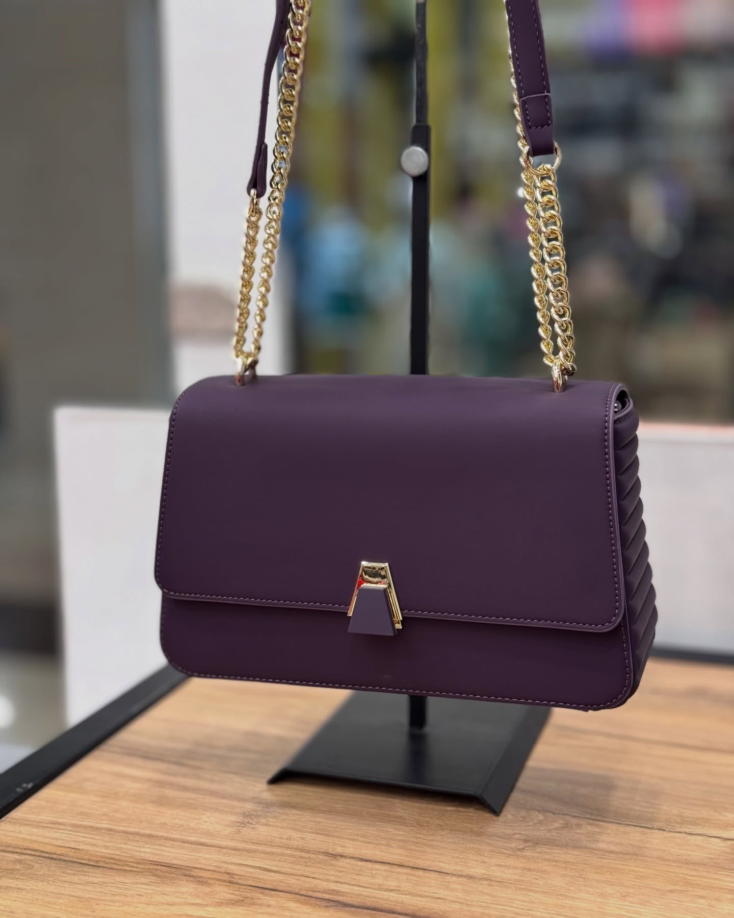 New Arrival! Now available in a brand-new colourway.