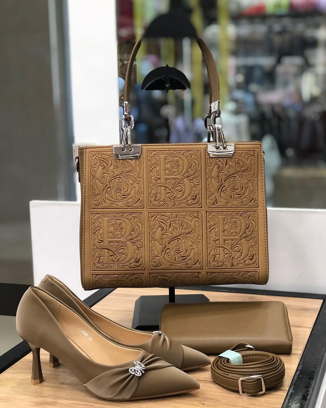 New Arrival! Now available in a brand-new colour way.