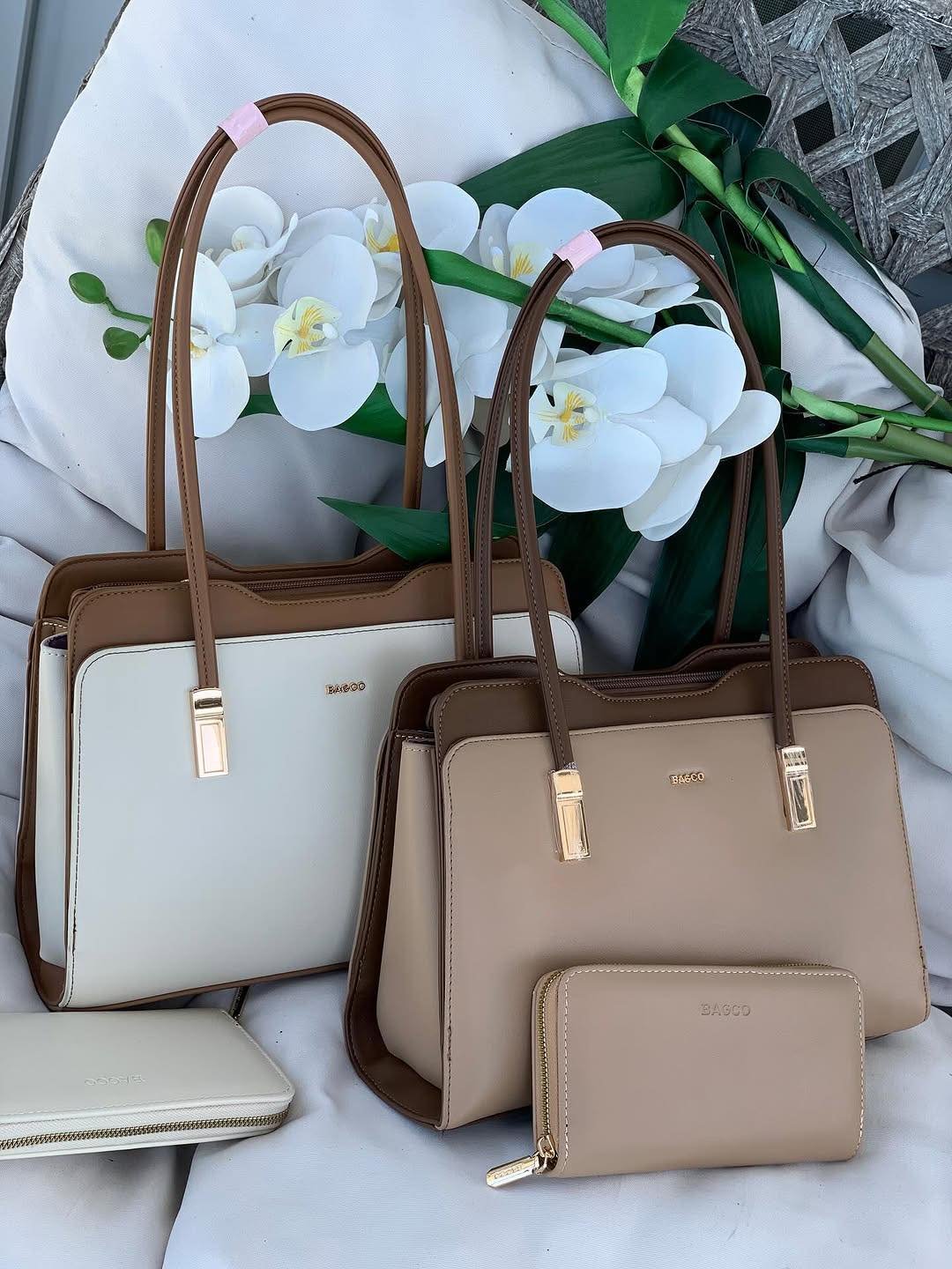 All these beautiful 𝐇𝐚𝐧𝐝𝐛𝐚𝐠𝐬 are available in stock now.