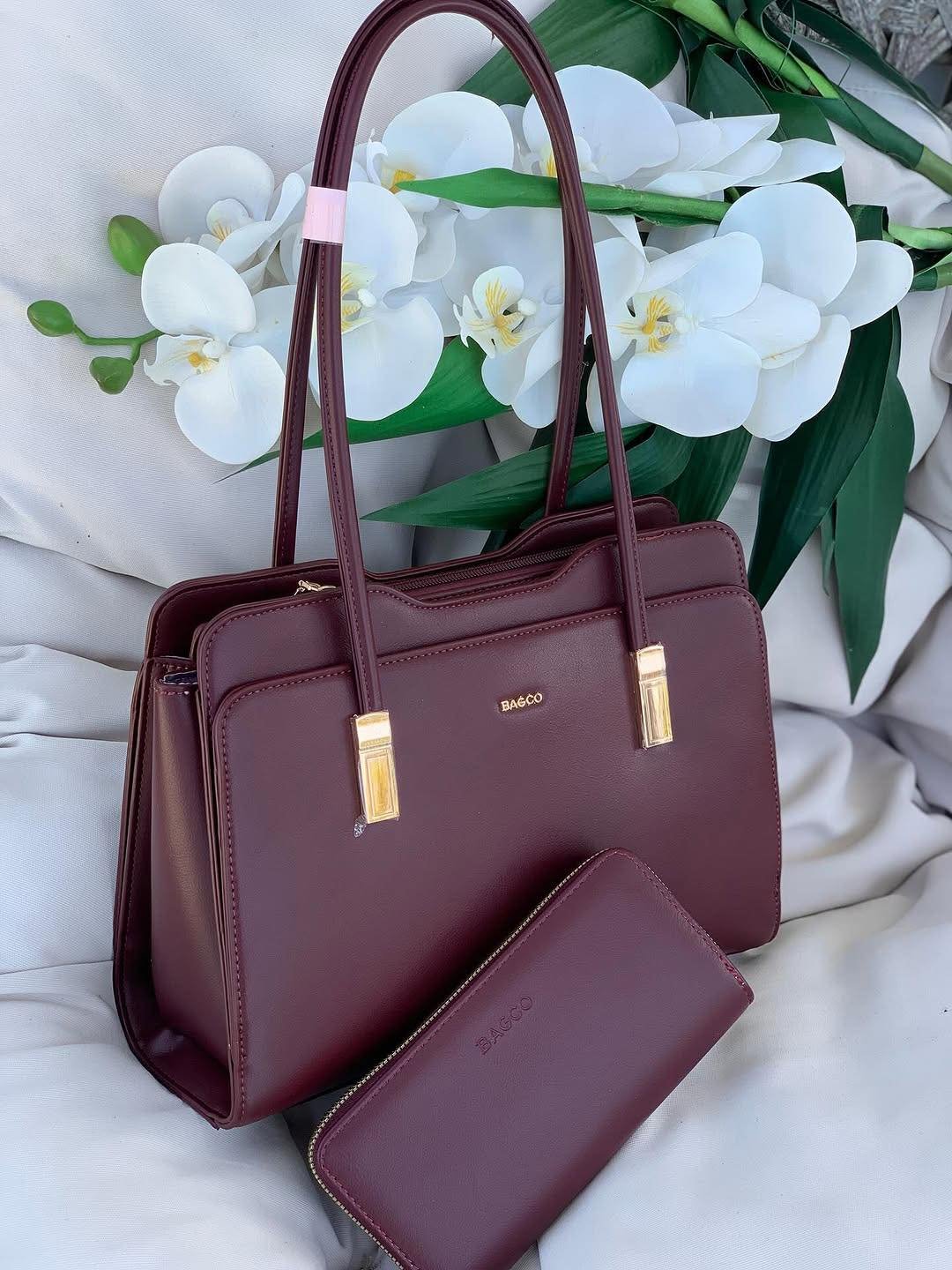 All these beautiful 𝐇𝐚𝐧𝐝𝐛𝐚𝐠𝐬 are available in stock now.